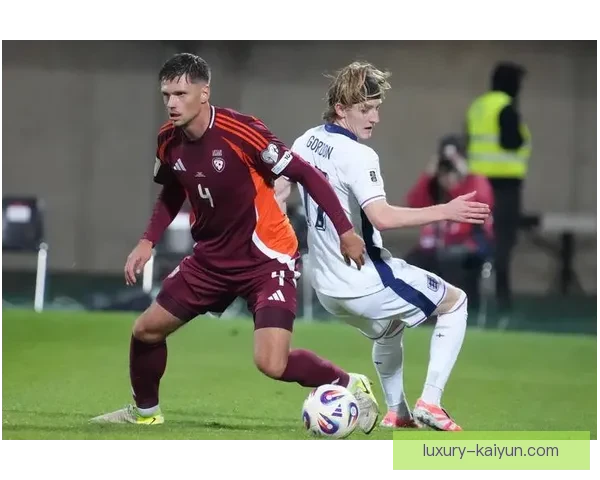 哈里·凯恩在对阵拉脱维亚的比赛中表现稳健，双响助球队获胜