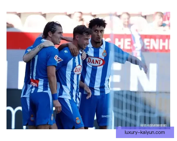 西甲穆尼奥斯新援表现稳健，助力球队争取更好成绩