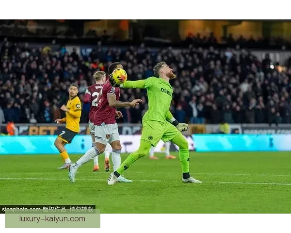 塞内西在英超近期表现稳健，防守数据持续提升