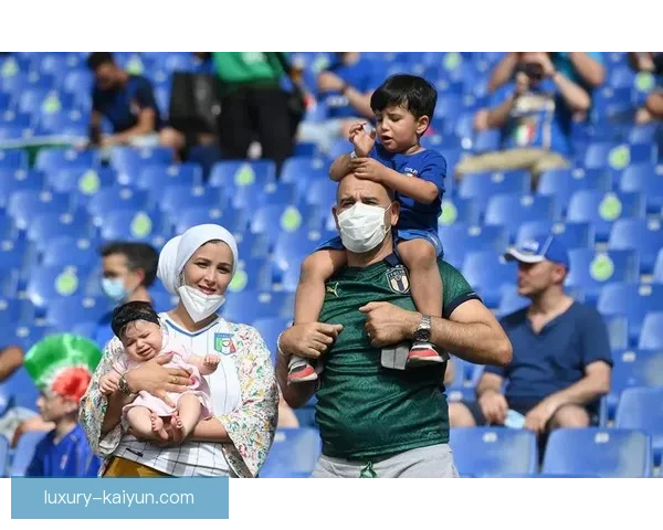 欧洲杯球迷歌声成赛场亮点，助威氛围持续升温